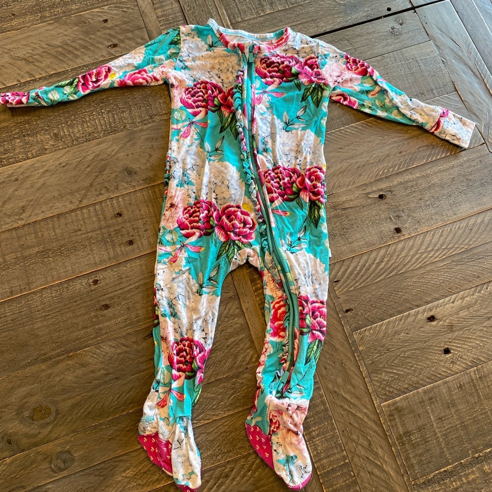 Posh Peanut 18-24 Month ruffled bottom pajamas GUC 🐶🚭